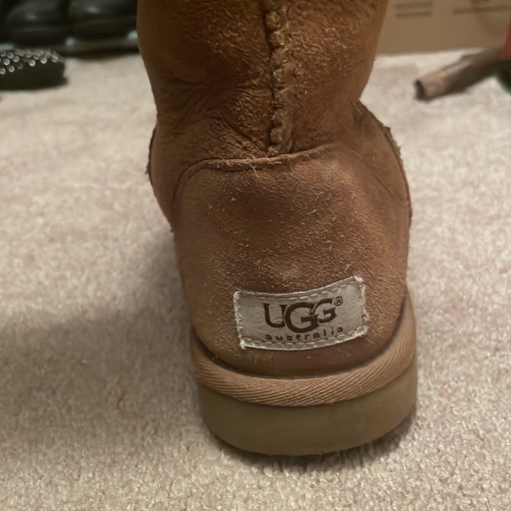 UGGS - Picture 7 of 8